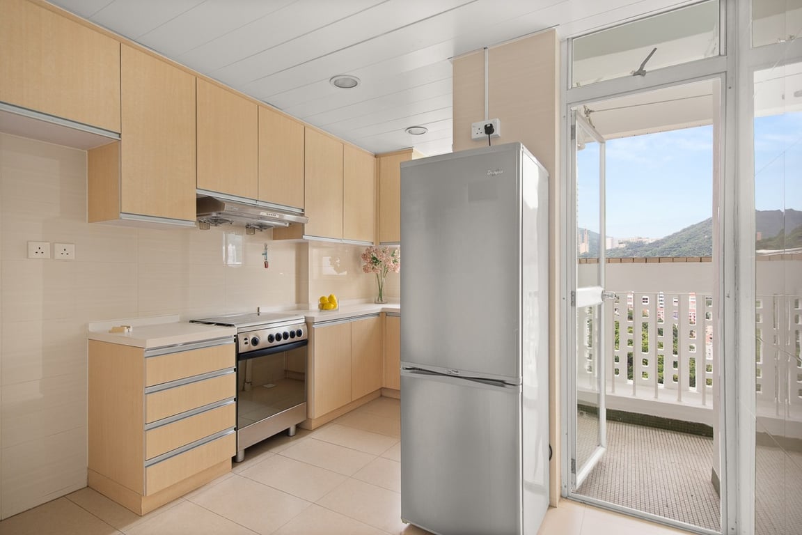 https://img.propertyraptor.com/cdn-cgi/imagedelivery/KD5bF_AFL0JDTbKLWF7z9g/ap8/ap8_001/hornet/prp/img/cf8a417e91c862366dd3067f42db5965-wtm.jpg/public