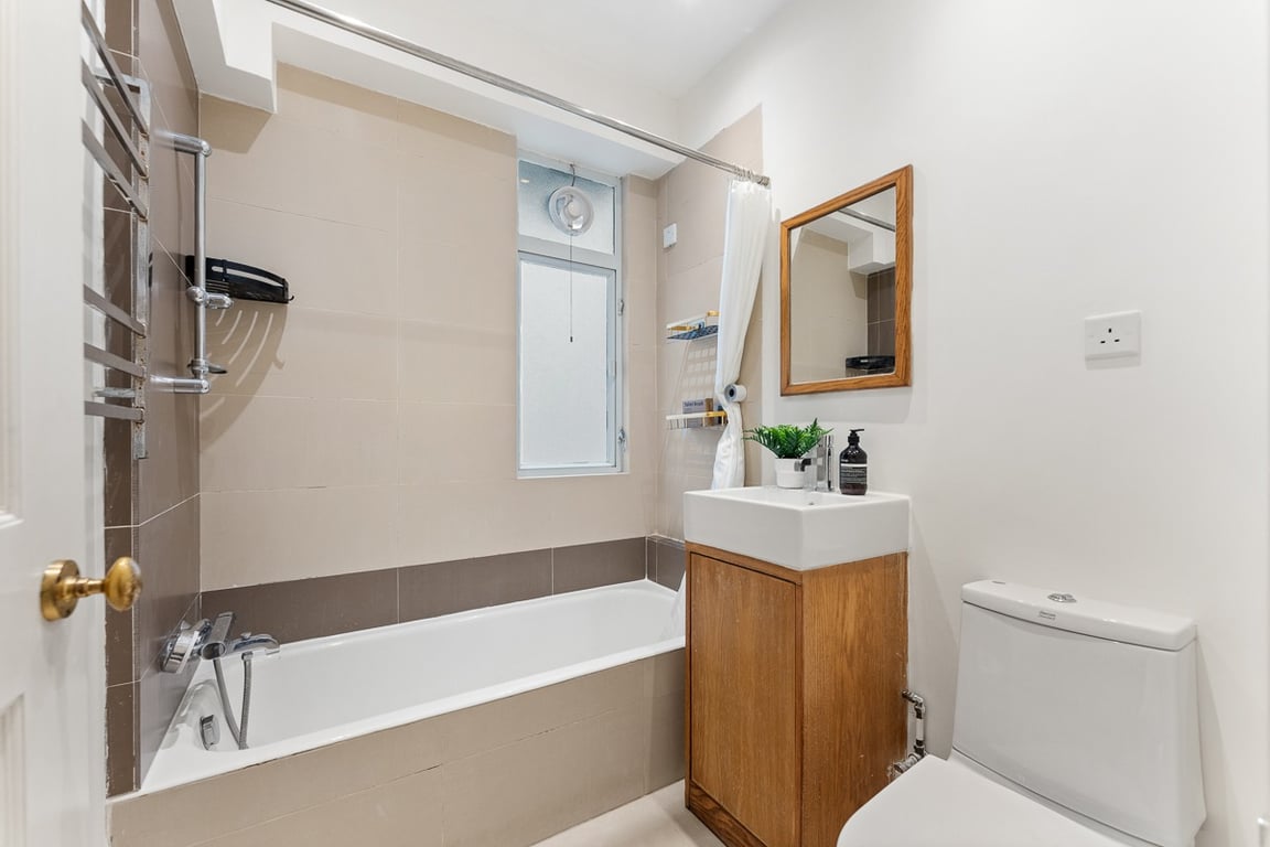 https://img.propertyraptor.com/cdn-cgi/imagedelivery/KD5bF_AFL0JDTbKLWF7z9g/ap8/ap8_001/hornet/prp/img/cf96ac3f763972eee6303ac0237d64d8-wtm.jpg/public