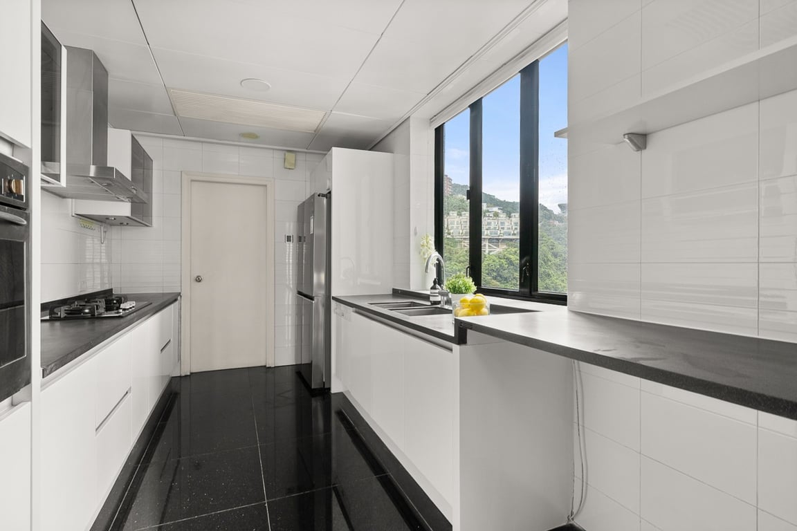 https://img.propertyraptor.com/cdn-cgi/imagedelivery/KD5bF_AFL0JDTbKLWF7z9g/ap8/ap8_001/hornet/prp/img/cf9ba6a470d6b51f2dd7a461c1a07a89-wtm.jpg/public