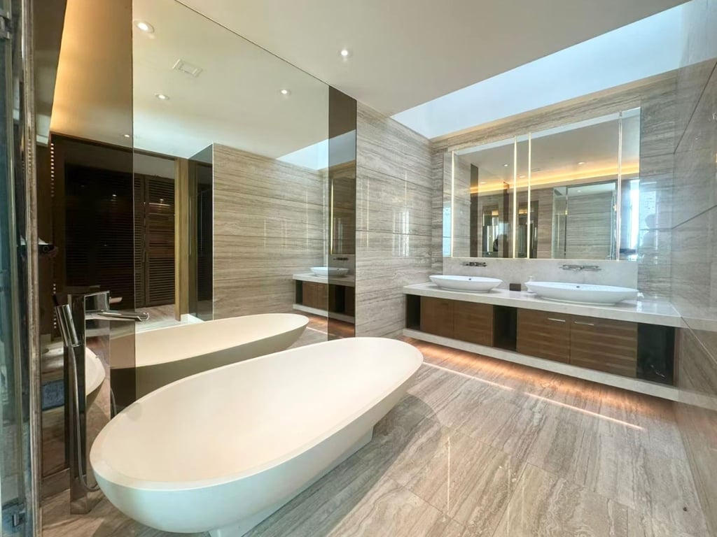https://img.propertyraptor.com/cdn-cgi/imagedelivery/KD5bF_AFL0JDTbKLWF7z9g/ap8/ap8_001/hornet/prp/img/cfc8a1f8738c33f9a1a7f7a7123c1414-wtm.jpg/public