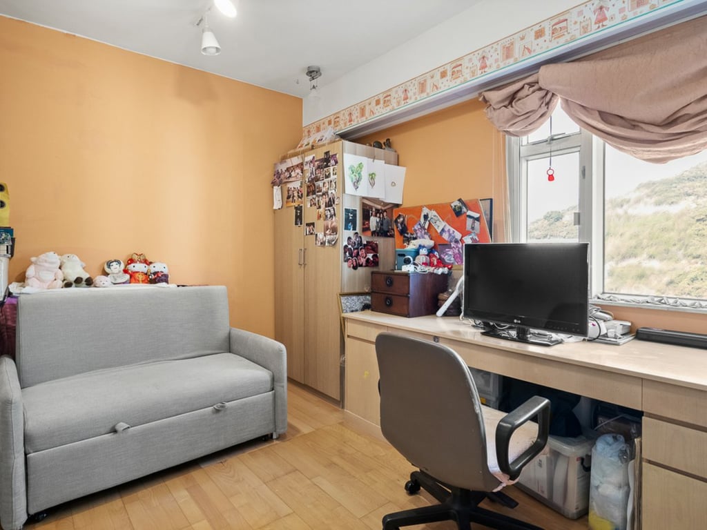https://img.propertyraptor.com/cdn-cgi/imagedelivery/KD5bF_AFL0JDTbKLWF7z9g/ap8/ap8_001/hornet/prp/img/cfe432b4bc5c57b28da33d5d1b7820d1.jpg/public