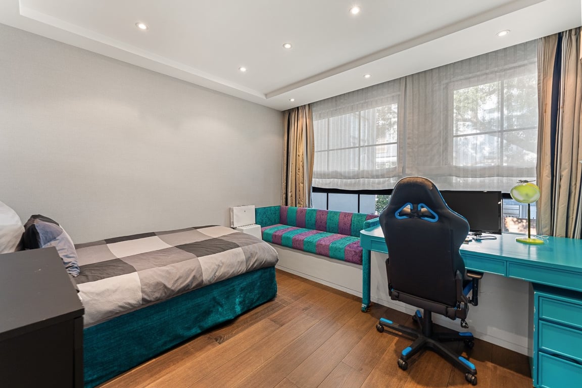 https://img.propertyraptor.com/cdn-cgi/imagedelivery/KD5bF_AFL0JDTbKLWF7z9g/ap8/ap8_001/hornet/prp/img/cfeda3880c68b400cf3f624796767f84-wtm.jpg/public