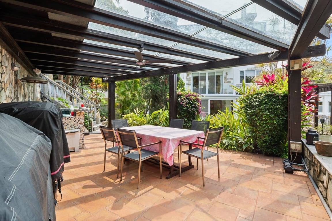 https://img.propertyraptor.com/cdn-cgi/imagedelivery/KD5bF_AFL0JDTbKLWF7z9g/ap8/ap8_001/hornet/prp/img/cfee5464486b8f3bc082282d3979c32b-wtm.jpg/public
