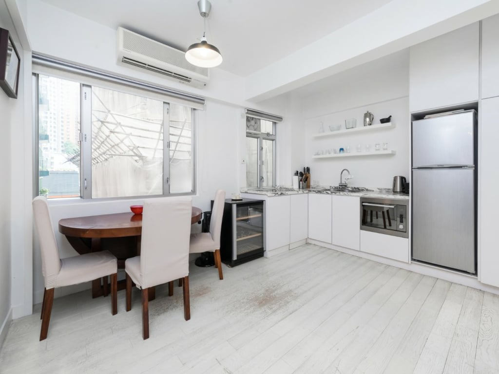 https://img.propertyraptor.com/cdn-cgi/imagedelivery/KD5bF_AFL0JDTbKLWF7z9g/ap8/ap8_001/hornet/prp/img/cff461e1a84fc8f84376b68a240cfc72.jpg/public
