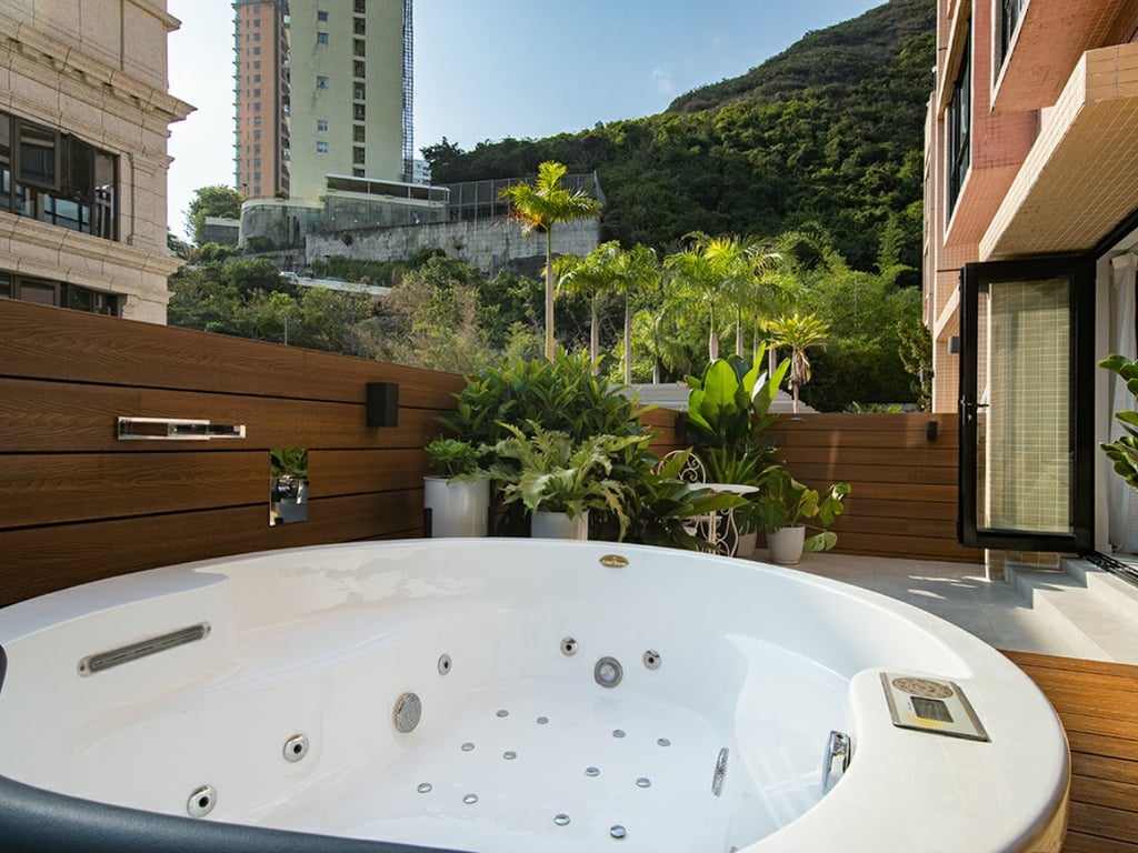https://img.propertyraptor.com/cdn-cgi/imagedelivery/KD5bF_AFL0JDTbKLWF7z9g/ap8/ap8_001/hornet/prp/img/cff914e7d4c6b74d7af91f0e517233ef.jpg/public
