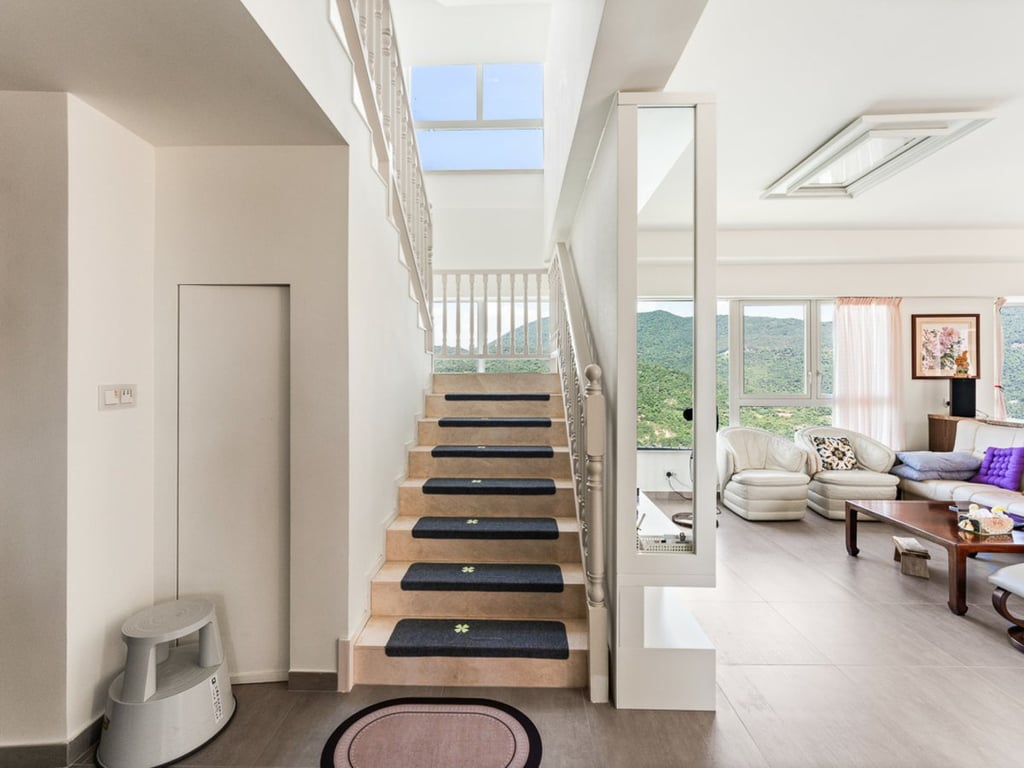 https://img.propertyraptor.com/cdn-cgi/imagedelivery/KD5bF_AFL0JDTbKLWF7z9g/ap8/ap8_001/hornet/prp/img/d01c7e422f276a3299adaf0f823cedbe.jpg/public