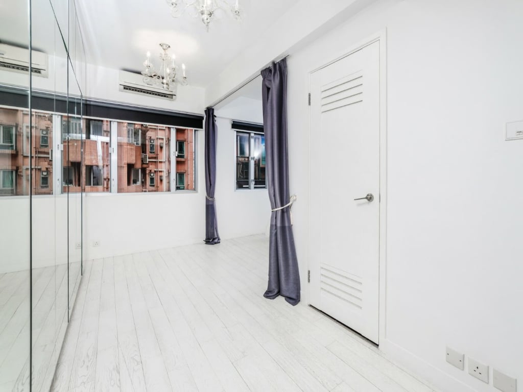 https://img.propertyraptor.com/cdn-cgi/imagedelivery/KD5bF_AFL0JDTbKLWF7z9g/ap8/ap8_001/hornet/prp/img/d0422db849d95670c1898a96b88296b7.jpg/public
