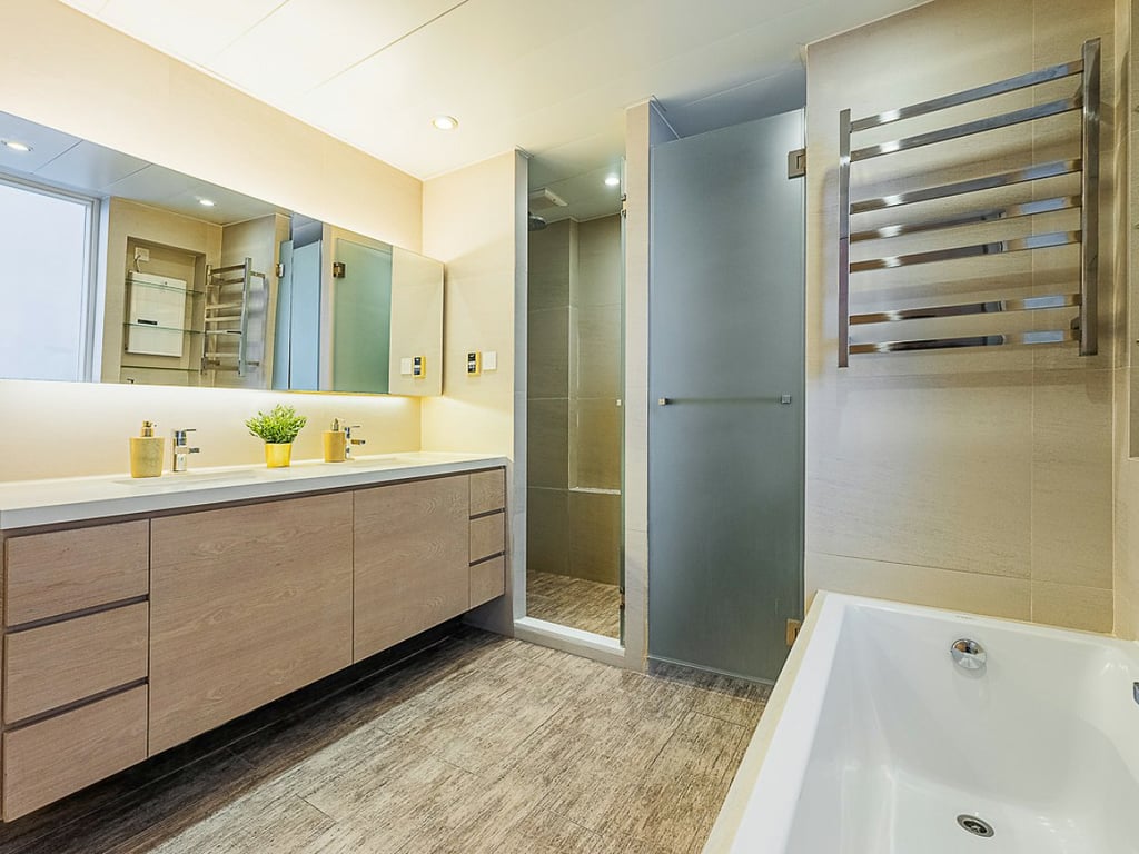 https://img.propertyraptor.com/cdn-cgi/imagedelivery/KD5bF_AFL0JDTbKLWF7z9g/ap8/ap8_001/hornet/prp/img/d06a5e4502175b0ff6330a85f46b4137.jpg/public