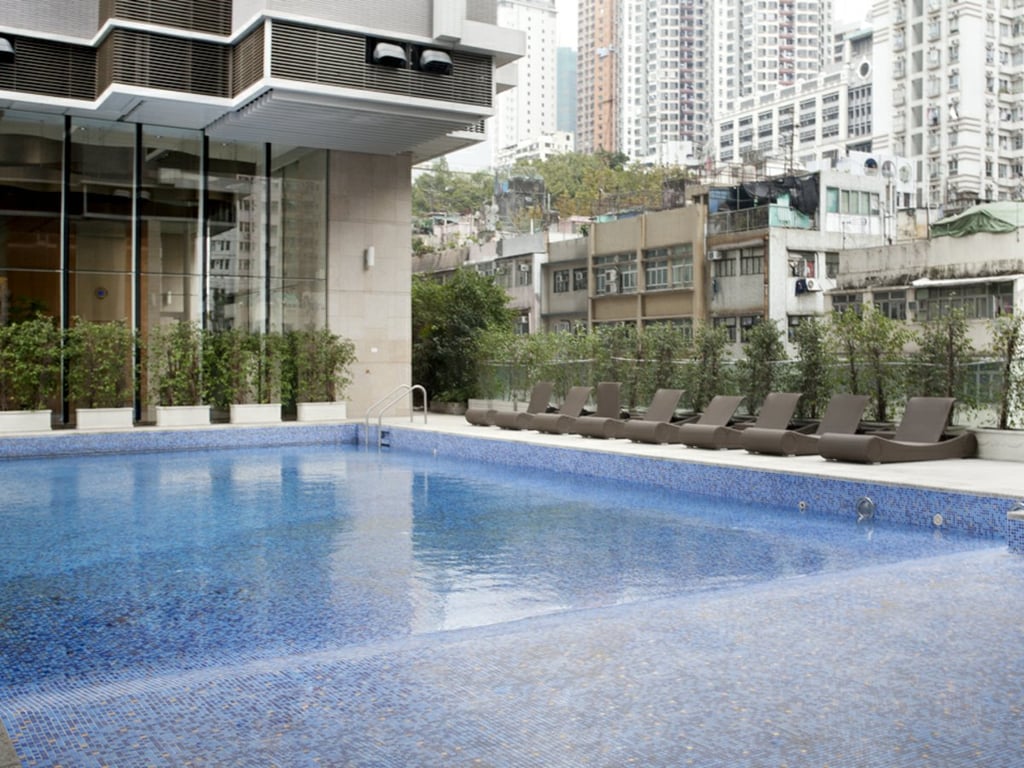 https://img.propertyraptor.com/cdn-cgi/imagedelivery/KD5bF_AFL0JDTbKLWF7z9g/ap8/ap8_001/hornet/prp/img/d07d73a959c6903b797e0d20e4ae613e.jpg/public