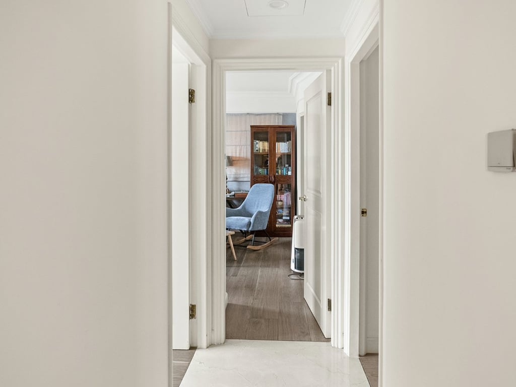 https://img.propertyraptor.com/cdn-cgi/imagedelivery/KD5bF_AFL0JDTbKLWF7z9g/ap8/ap8_001/hornet/prp/img/d08076dbc60fb9b249f868eda3dd8e4b.jpg/public