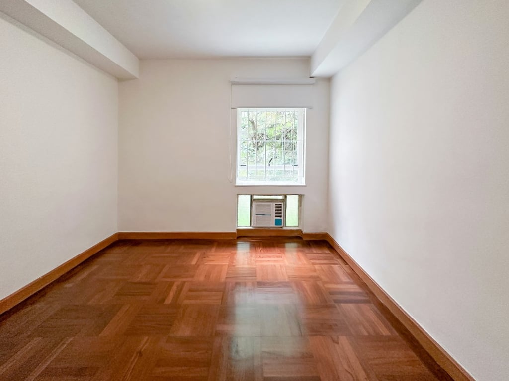 https://img.propertyraptor.com/cdn-cgi/imagedelivery/KD5bF_AFL0JDTbKLWF7z9g/ap8/ap8_001/hornet/prp/img/d083d7f92c2033612c21570f9d475fca.jpg/public