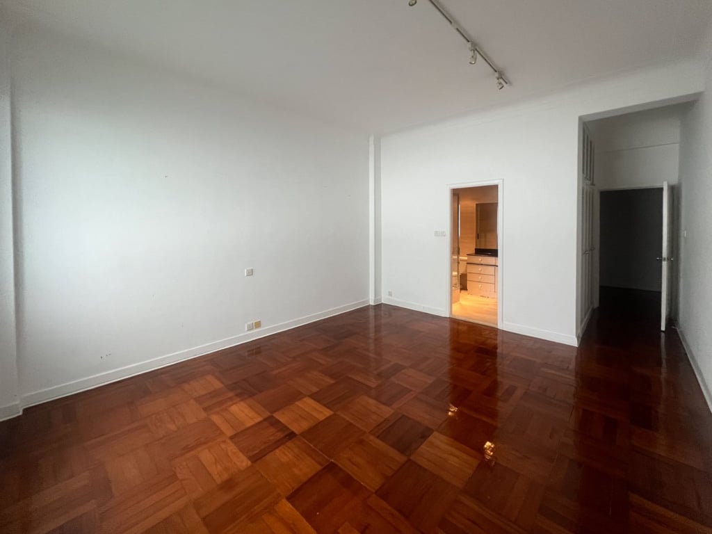 https://img.propertyraptor.com/cdn-cgi/imagedelivery/KD5bF_AFL0JDTbKLWF7z9g/ap8/ap8_001/hornet/prp/img/d089e4087b0bd2ea64b8b7b7df8d488f.jpg/public
