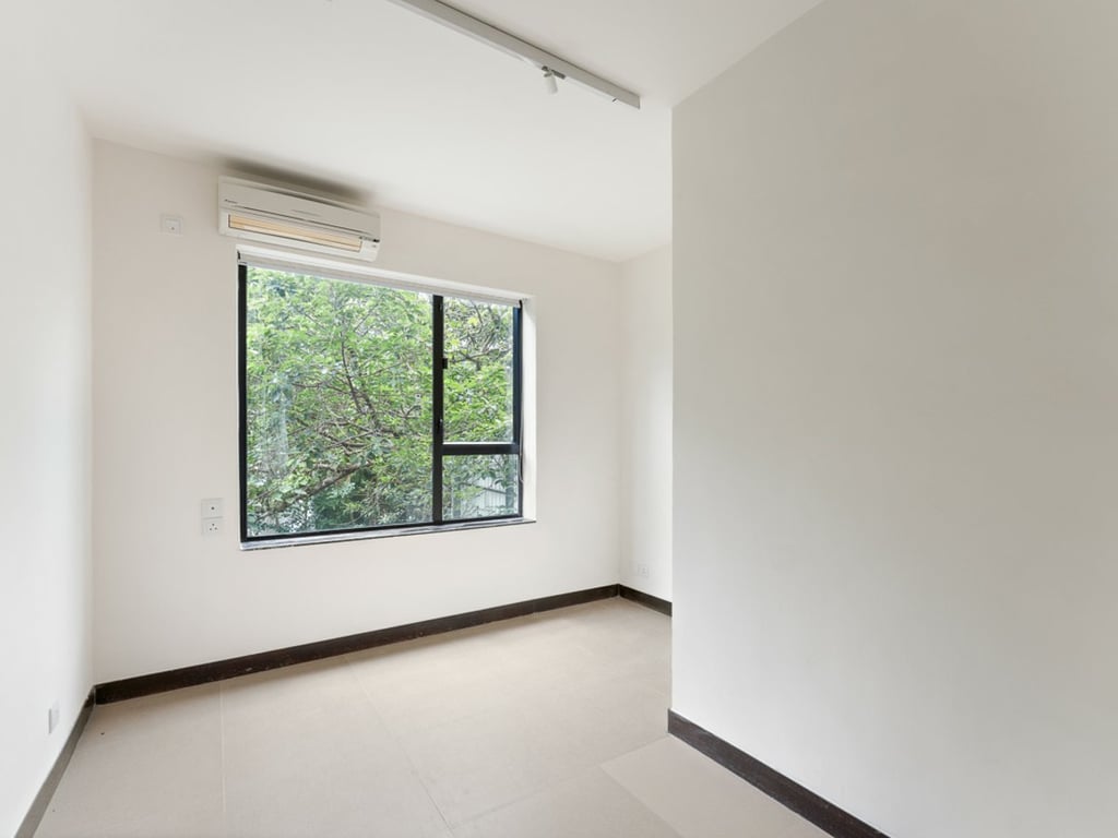 https://img.propertyraptor.com/cdn-cgi/imagedelivery/KD5bF_AFL0JDTbKLWF7z9g/ap8/ap8_001/hornet/prp/img/d0b4212f5344e40273bf923739706e83.jpg/public
