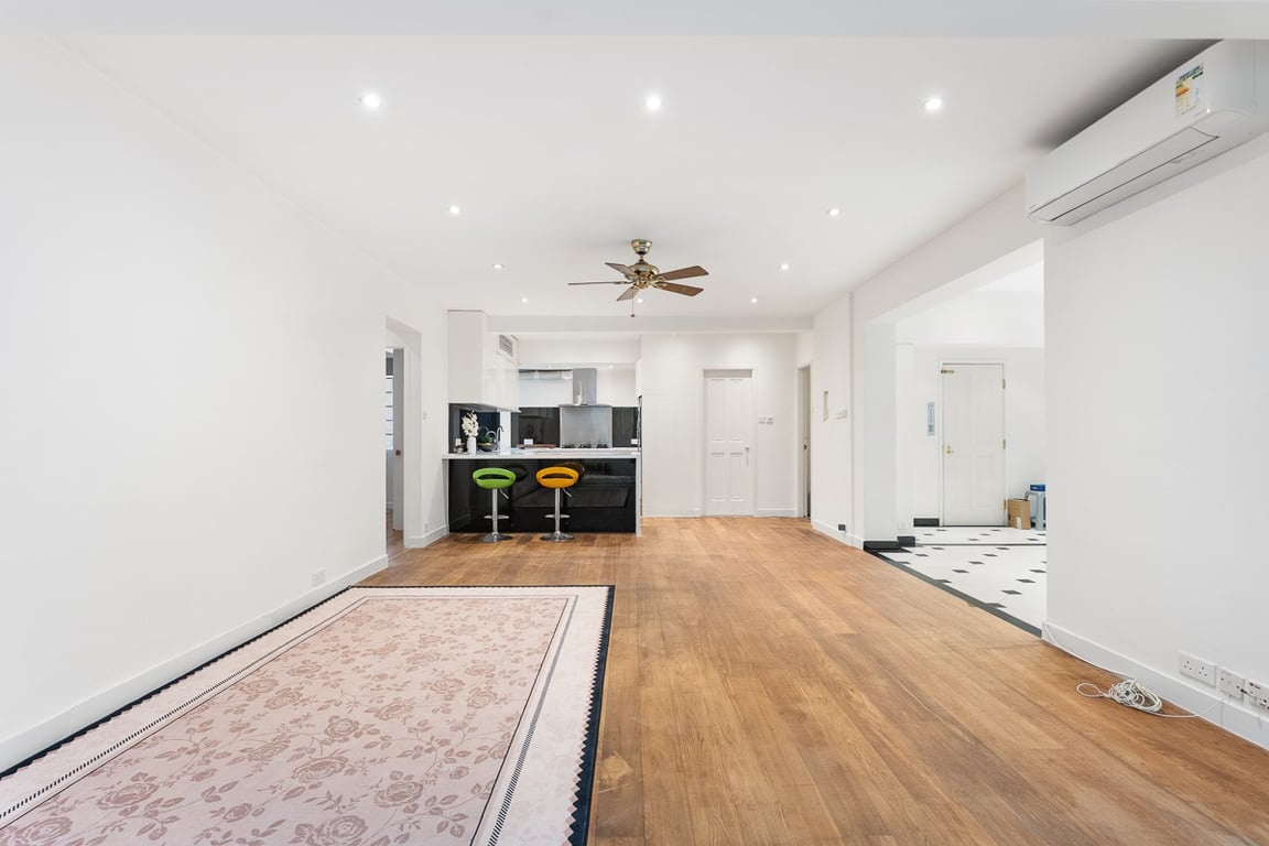 https://img.propertyraptor.com/cdn-cgi/imagedelivery/KD5bF_AFL0JDTbKLWF7z9g/ap8/ap8_001/hornet/prp/img/d0b999bcf8dc305f21743b01039bf444-wtm.jpg/public