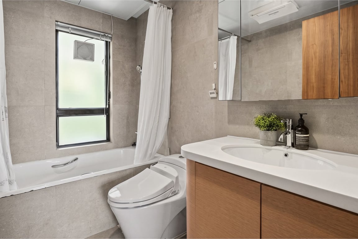 https://img.propertyraptor.com/cdn-cgi/imagedelivery/KD5bF_AFL0JDTbKLWF7z9g/ap8/ap8_001/hornet/prp/img/d0e15c0baee3358ae02cd5f36d716f95-wtm.jpg/public