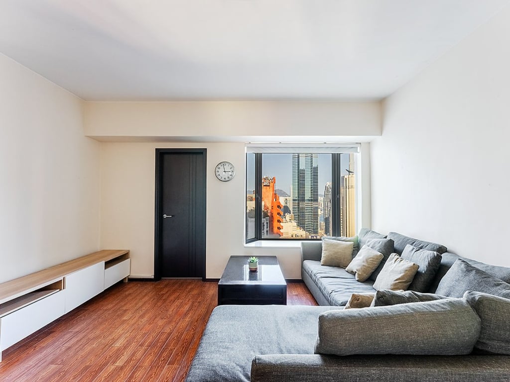 https://img.propertyraptor.com/cdn-cgi/imagedelivery/KD5bF_AFL0JDTbKLWF7z9g/ap8/ap8_001/hornet/prp/img/d0eb59f4a832f453f6e2b30b780d0c9c.jpg/public
