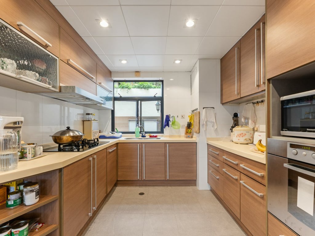 https://img.propertyraptor.com/cdn-cgi/imagedelivery/KD5bF_AFL0JDTbKLWF7z9g/ap8/ap8_001/hornet/prp/img/d121444c808a0760356a78ebe63f151d-wtm.jpg/public