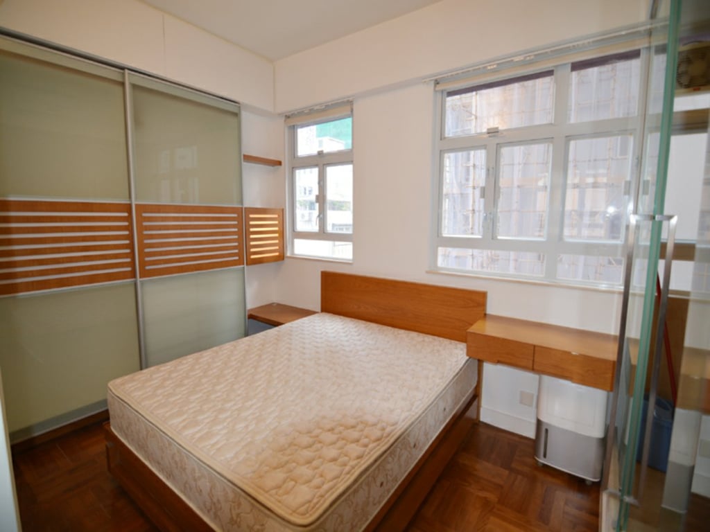 https://img.propertyraptor.com/cdn-cgi/imagedelivery/KD5bF_AFL0JDTbKLWF7z9g/ap8/ap8_001/hornet/prp/img/d1337ccb9a3d1fc729f21f9115220dcf.jpg/public