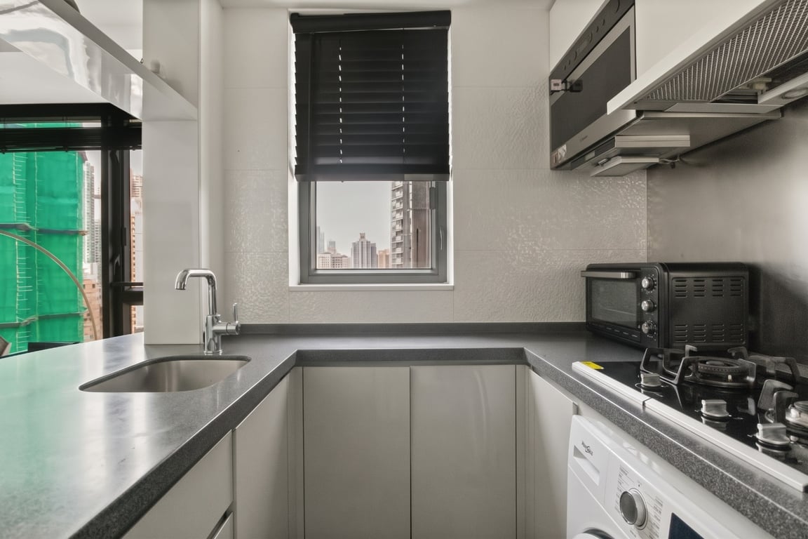 https://img.propertyraptor.com/cdn-cgi/imagedelivery/KD5bF_AFL0JDTbKLWF7z9g/ap8/ap8_001/hornet/prp/img/d14205d0d4f09510a1e16cbe9fa11b9c-wtm.jpg/public