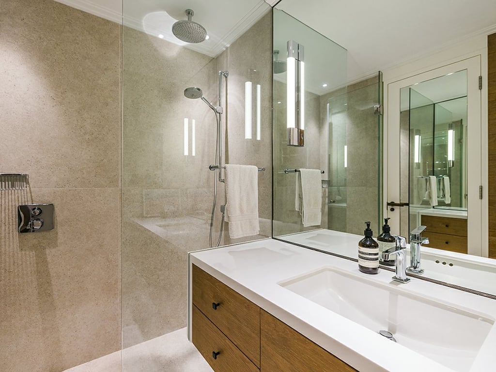https://img.propertyraptor.com/cdn-cgi/imagedelivery/KD5bF_AFL0JDTbKLWF7z9g/ap8/ap8_001/hornet/prp/img/d1513954da658cb07f6039c58cf97418.jpg/public