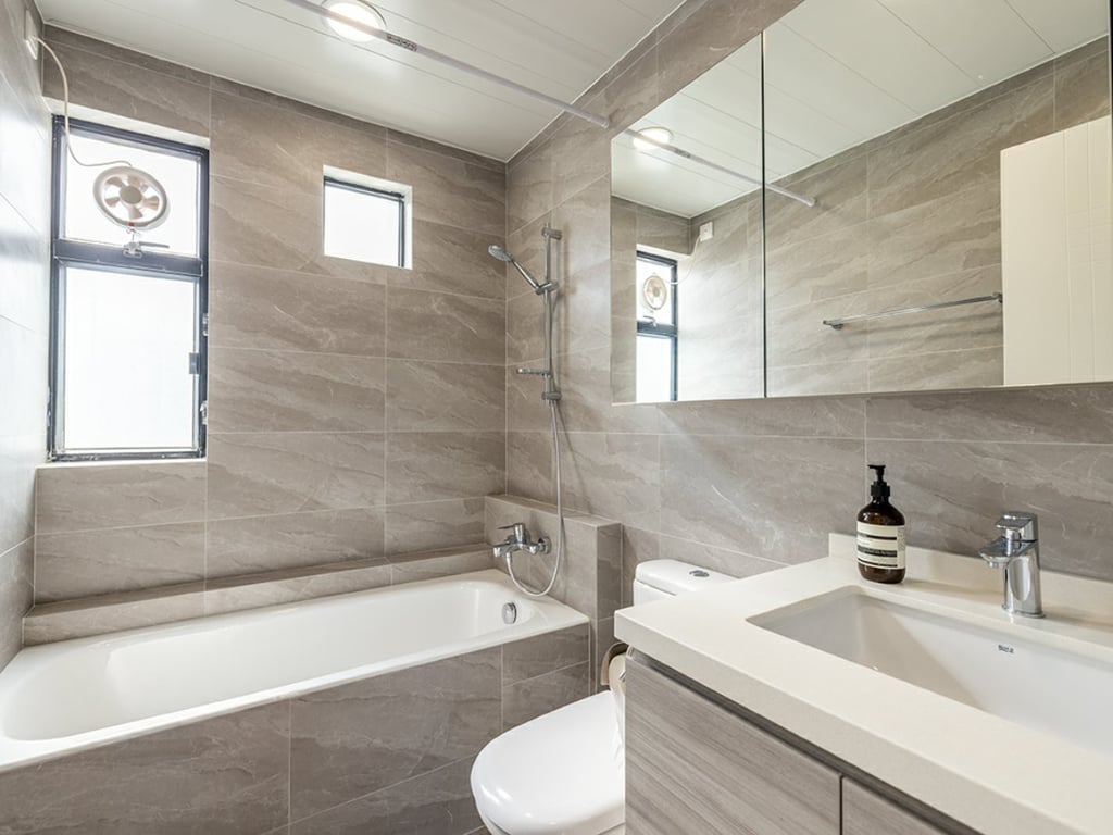 https://img.propertyraptor.com/cdn-cgi/imagedelivery/KD5bF_AFL0JDTbKLWF7z9g/ap8/ap8_001/hornet/prp/img/d156f664ac18a00f7926bcc8531cf4ae.jpg/public