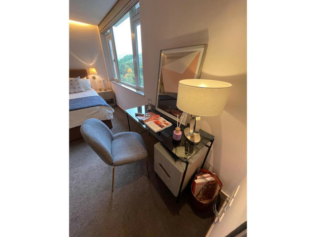 https://img.propertyraptor.com/cdn-cgi/imagedelivery/KD5bF_AFL0JDTbKLWF7z9g/ap8/ap8_001/hornet/prp/img/d186587f2aca11f61629f45f03c01c9a.jpg/public