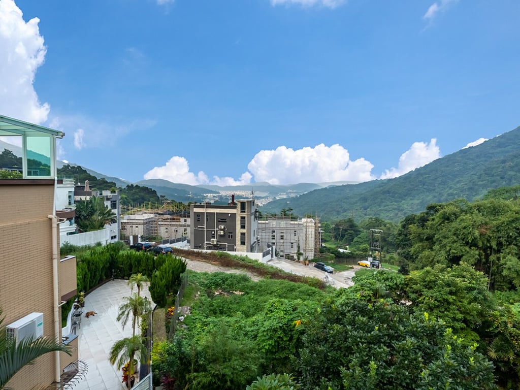 https://img.propertyraptor.com/cdn-cgi/imagedelivery/KD5bF_AFL0JDTbKLWF7z9g/ap8/ap8_001/hornet/prp/img/d1ca88bba749e8d27770fcf58005f54d.jpg/public