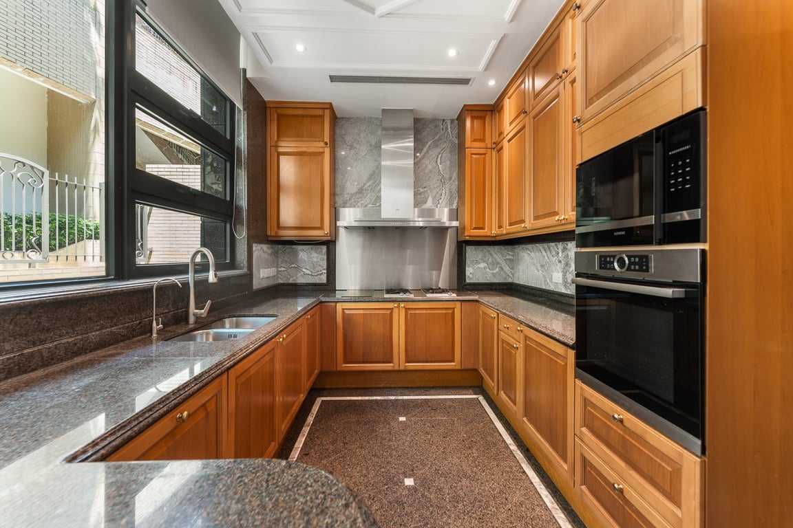 https://img.propertyraptor.com/cdn-cgi/imagedelivery/KD5bF_AFL0JDTbKLWF7z9g/ap8/ap8_001/hornet/prp/img/d1d64378aba4f5d0da0f375e5b768578-wtm.jpg/public