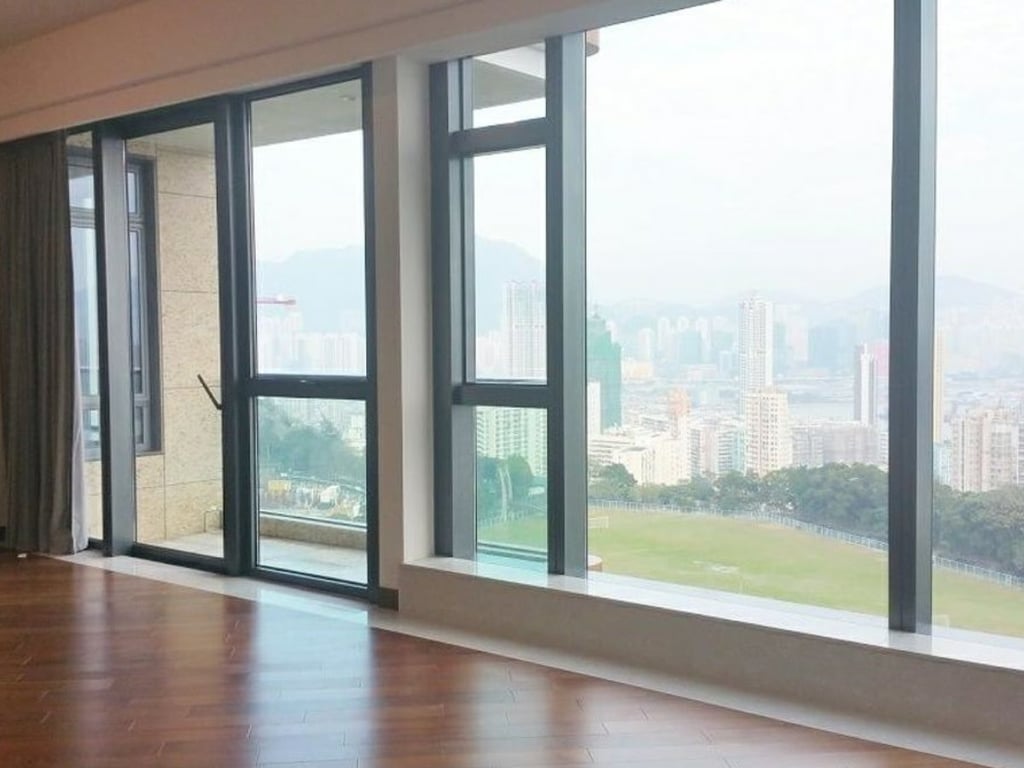 https://img.propertyraptor.com/cdn-cgi/imagedelivery/KD5bF_AFL0JDTbKLWF7z9g/ap8/ap8_001/hornet/prp/img/d21453ce483cc09bf9d17522a3ca8efd.jpg/public