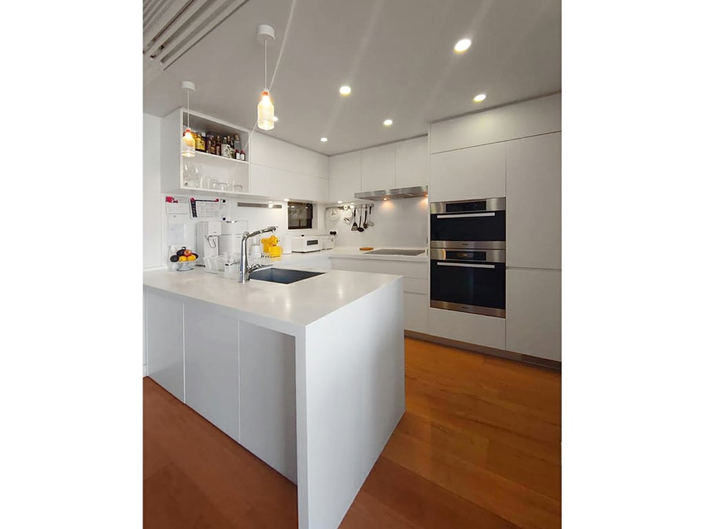 https://img.propertyraptor.com/cdn-cgi/imagedelivery/KD5bF_AFL0JDTbKLWF7z9g/ap8/ap8_001/hornet/prp/img/d2c085f718911b155eac352d48893338.jpg/public