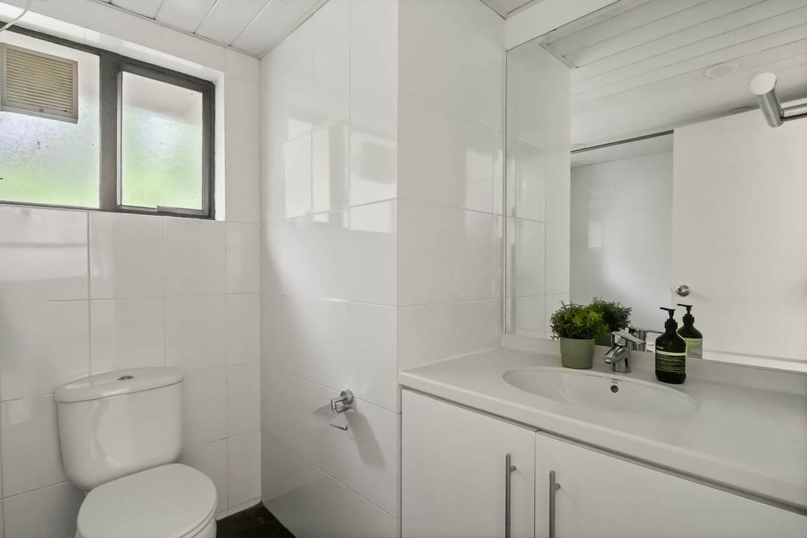 https://img.propertyraptor.com/cdn-cgi/imagedelivery/KD5bF_AFL0JDTbKLWF7z9g/ap8/ap8_001/hornet/prp/img/d2c864530be0173896eb3b292bf0c9b1-wtm.jpg/public