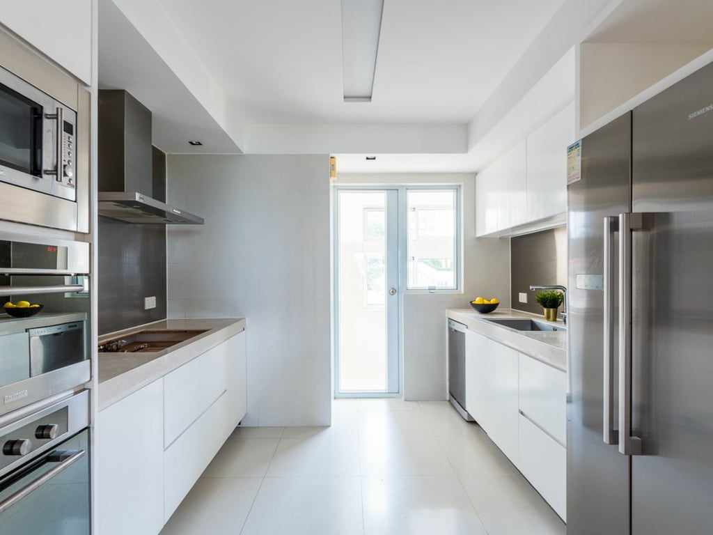 https://img.propertyraptor.com/cdn-cgi/imagedelivery/KD5bF_AFL0JDTbKLWF7z9g/ap8/ap8_001/hornet/prp/img/d2d0dc8d4cbe40873f26dcbf10194c00.jpg/public