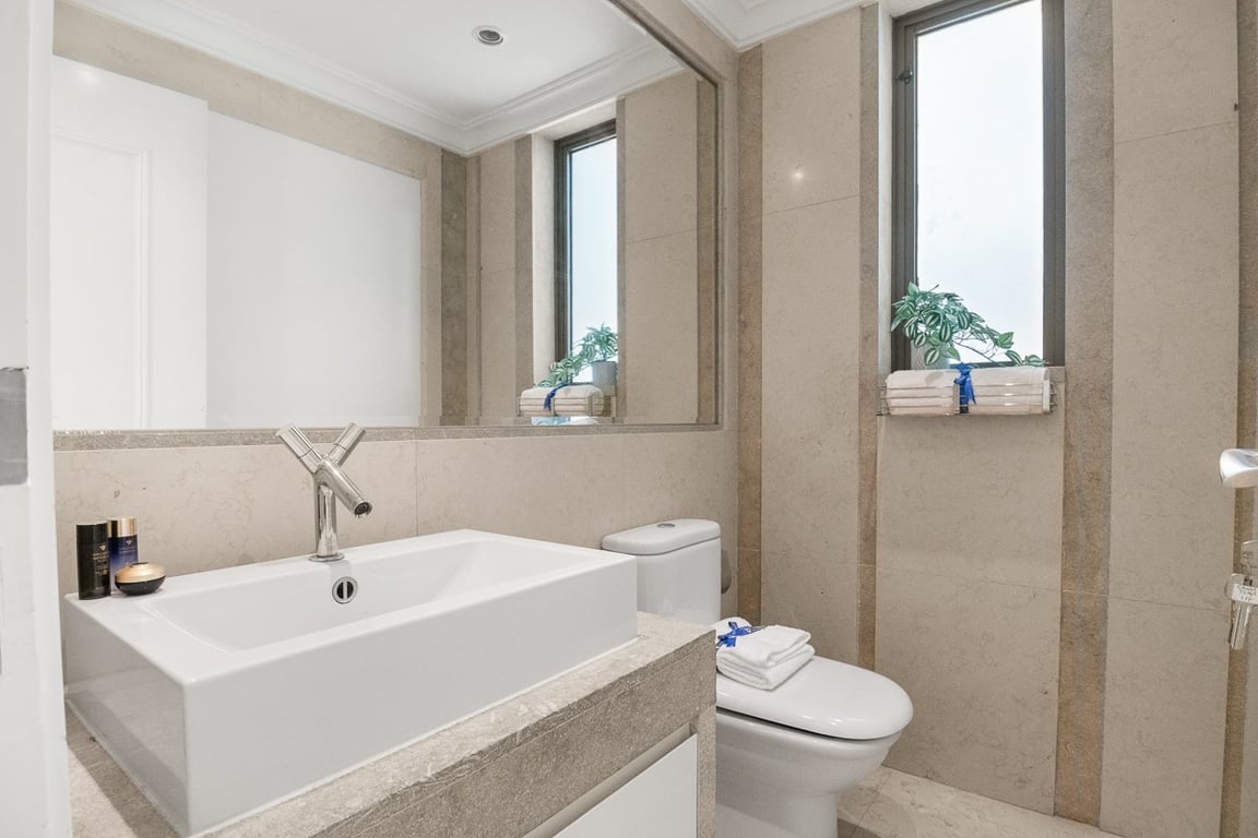 https://img.propertyraptor.com/cdn-cgi/imagedelivery/KD5bF_AFL0JDTbKLWF7z9g/ap8/ap8_001/hornet/prp/img/d30836de94e1a212cdd92be231b189d9-wtm.jpg/public