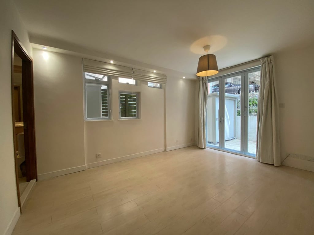 https://img.propertyraptor.com/cdn-cgi/imagedelivery/KD5bF_AFL0JDTbKLWF7z9g/ap8/ap8_001/hornet/prp/img/d31aa0f1eeef508f2f1817d1eb2b317b.jpg/public