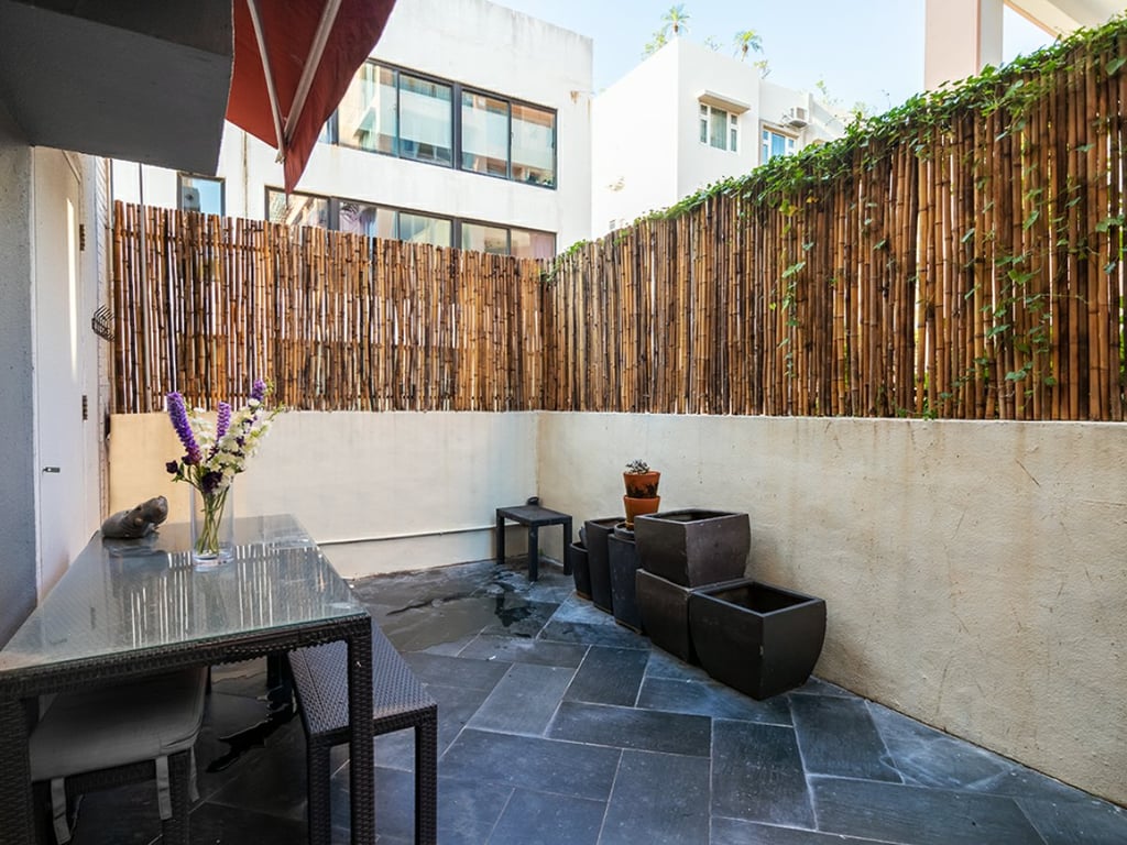https://img.propertyraptor.com/cdn-cgi/imagedelivery/KD5bF_AFL0JDTbKLWF7z9g/ap8/ap8_001/hornet/prp/img/d3528924b5564e8d015da6e48e079170.jpg/public