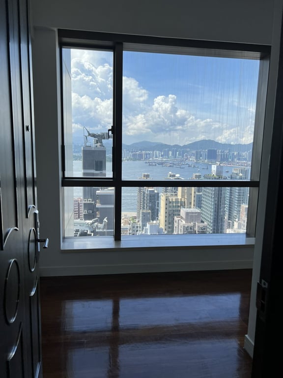 https://img.propertyraptor.com/cdn-cgi/imagedelivery/KD5bF_AFL0JDTbKLWF7z9g/ap8/ap8_001/hornet/prp/img/d366df98d9a7df0684945f5b8295913b.jpg/public