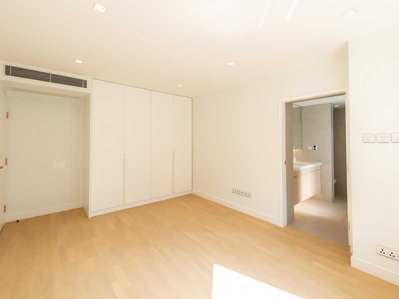 https://img.propertyraptor.com/cdn-cgi/imagedelivery/KD5bF_AFL0JDTbKLWF7z9g/ap8/ap8_001/hornet/prp/img/d369e8303f3ad2427a8495b2c832b516.jpg/public