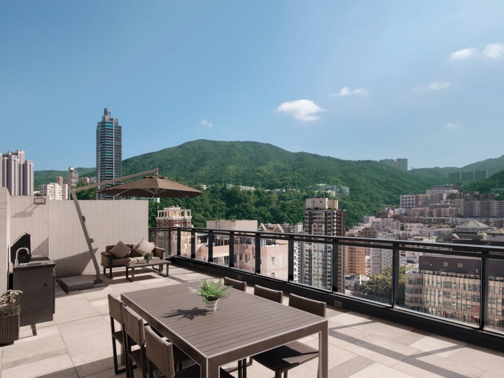https://img.propertyraptor.com/cdn-cgi/imagedelivery/KD5bF_AFL0JDTbKLWF7z9g/ap8/ap8_001/hornet/prp/img/d3ac4ac493f3a53f68da964aec9089f2.jpg/public