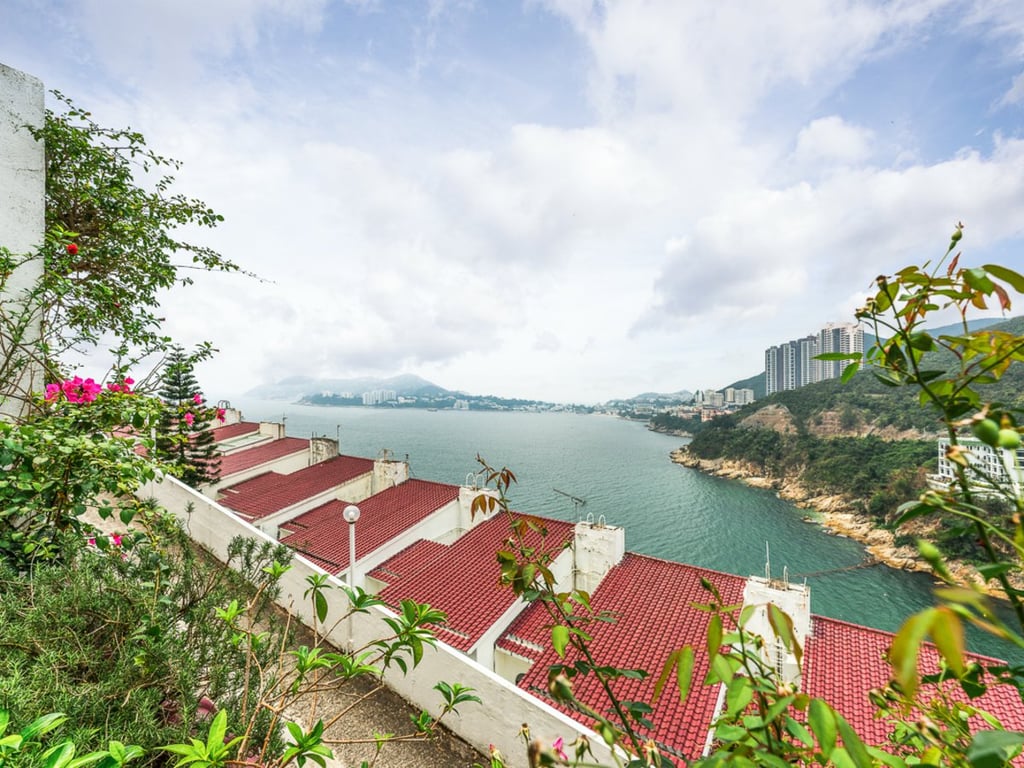 https://img.propertyraptor.com/cdn-cgi/imagedelivery/KD5bF_AFL0JDTbKLWF7z9g/ap8/ap8_001/hornet/prp/img/d3da6e6bf58e1cdbc7c21e4b7d585ff7.jpg/public