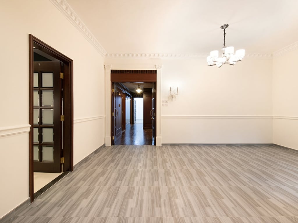 https://img.propertyraptor.com/cdn-cgi/imagedelivery/KD5bF_AFL0JDTbKLWF7z9g/ap8/ap8_001/hornet/prp/img/d3e8014ca19e988a920be8a2c490a6bf.jpg/public