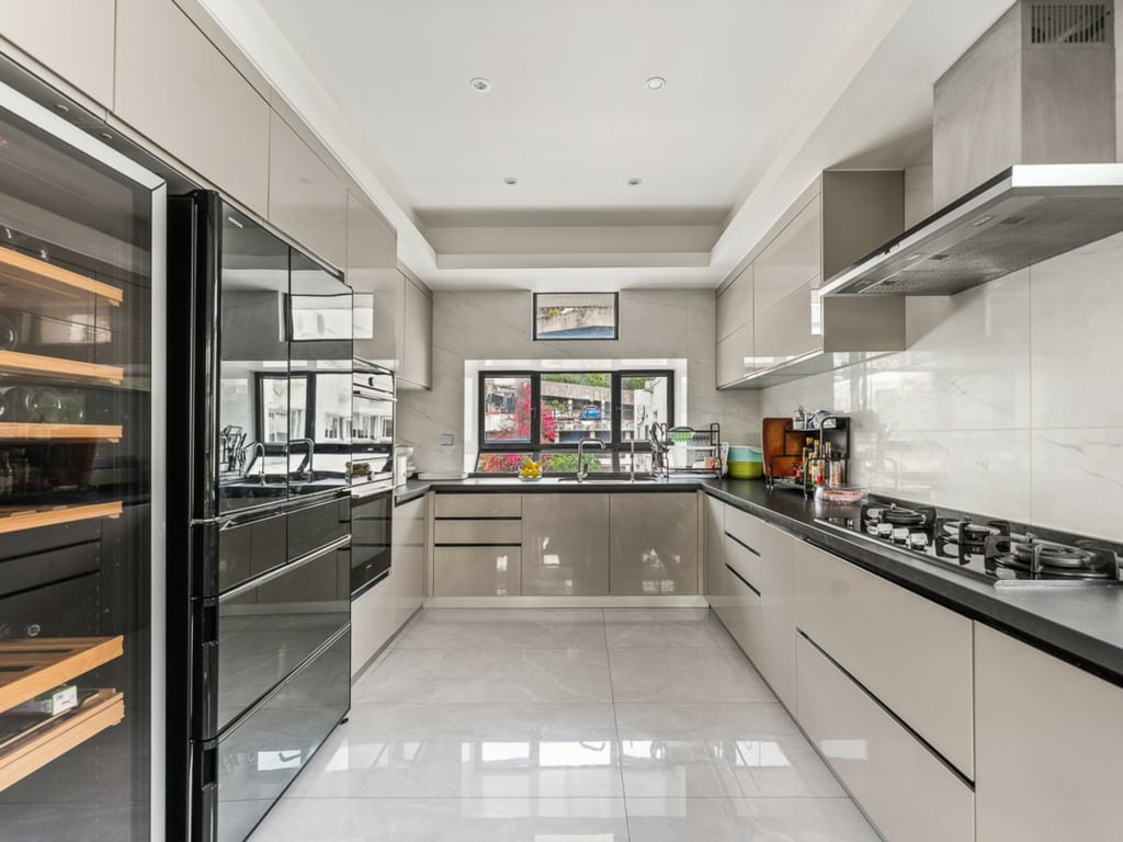 https://img.propertyraptor.com/cdn-cgi/imagedelivery/KD5bF_AFL0JDTbKLWF7z9g/ap8/ap8_001/hornet/prp/img/d408e7ed2b598601f6f86a58db20bff3.jpg/public