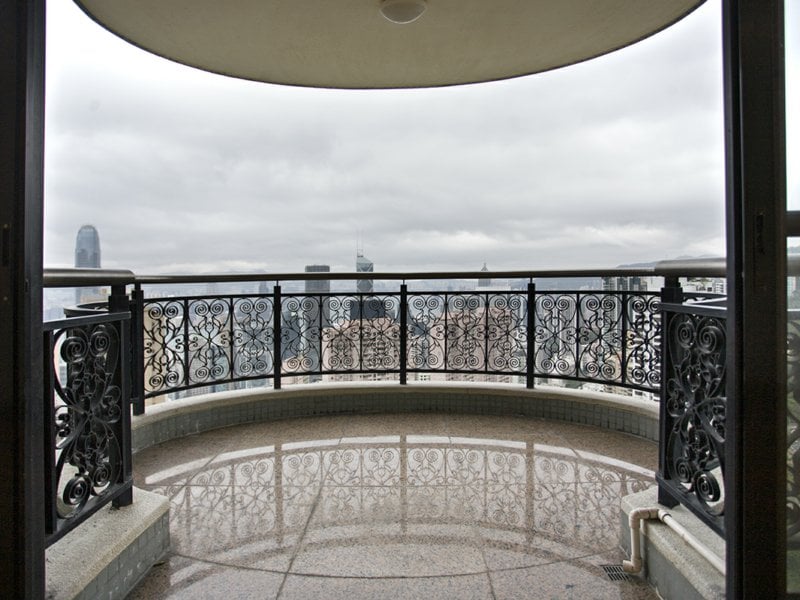 Clovelly Court