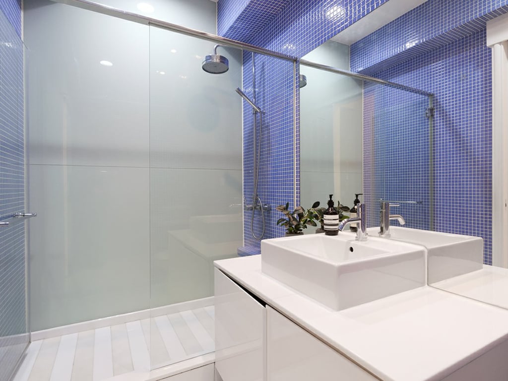 https://img.propertyraptor.com/cdn-cgi/imagedelivery/KD5bF_AFL0JDTbKLWF7z9g/ap8/ap8_001/hornet/prp/img/d41f75cf6c5d50ae33f20e81a57bb2c1.jpg/public