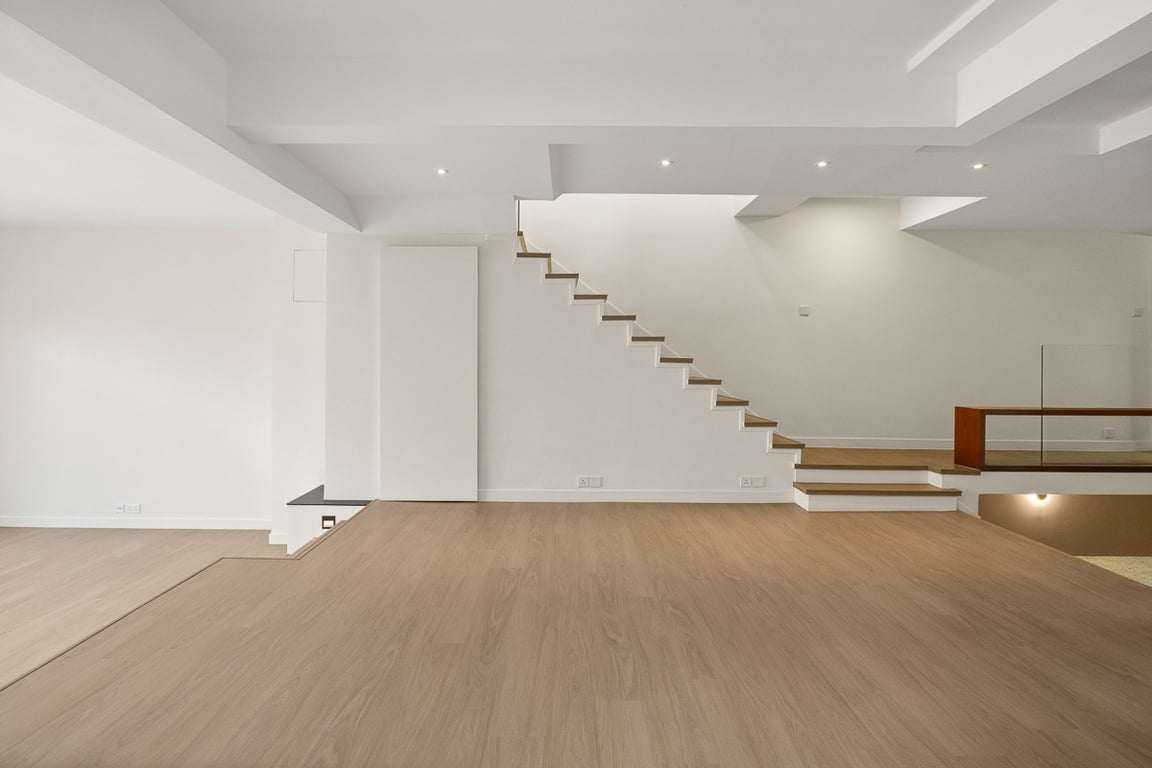 https://img.propertyraptor.com/cdn-cgi/imagedelivery/KD5bF_AFL0JDTbKLWF7z9g/ap8/ap8_001/hornet/prp/img/d47496a31c5ee673a11f0a516d51f46e-wtm.jpg/public