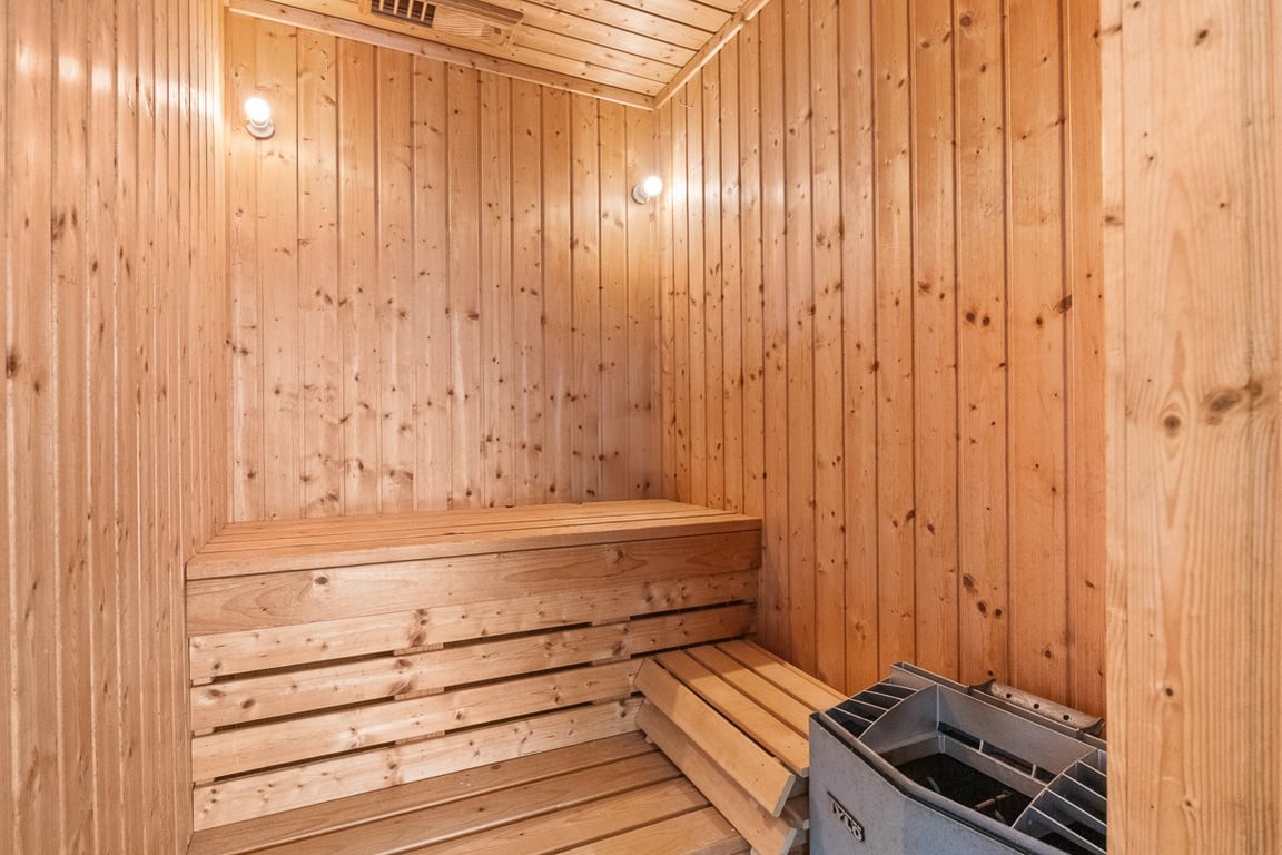 https://img.propertyraptor.com/cdn-cgi/imagedelivery/KD5bF_AFL0JDTbKLWF7z9g/ap8/ap8_001/hornet/prp/img/d492824e0cba7868499f3e1b2ce1722f-wtm.jpg/public