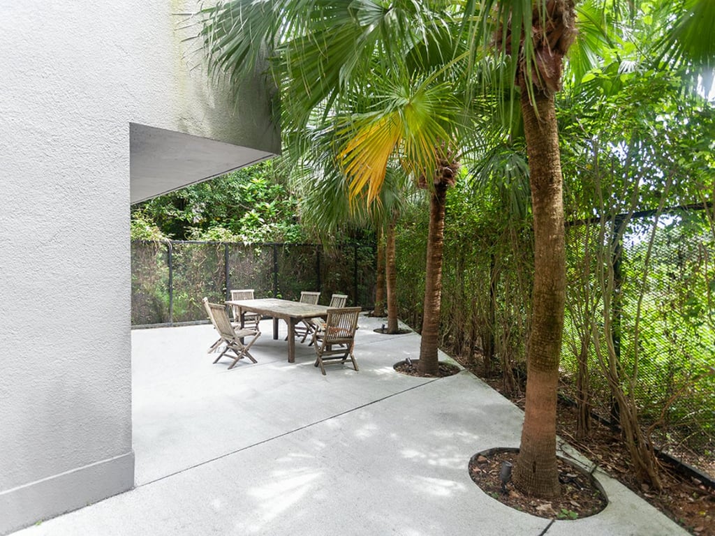 https://img.propertyraptor.com/cdn-cgi/imagedelivery/KD5bF_AFL0JDTbKLWF7z9g/ap8/ap8_001/hornet/prp/img/d4ad4ed5efdfbda9838f389b8b1679b6.jpg/public