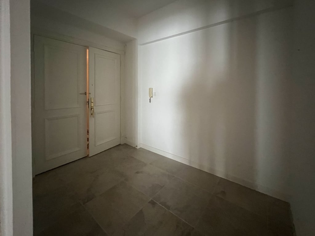 https://img.propertyraptor.com/cdn-cgi/imagedelivery/KD5bF_AFL0JDTbKLWF7z9g/ap8/ap8_001/hornet/prp/img/d4cf77321d7b4056e2525dda55309056.jpg/public