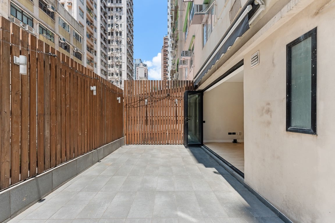 https://img.propertyraptor.com/cdn-cgi/imagedelivery/KD5bF_AFL0JDTbKLWF7z9g/ap8/ap8_001/hornet/prp/img/d4d5e06c68b8a7fa4e6c3be8a865d105-wtm.jpg/public