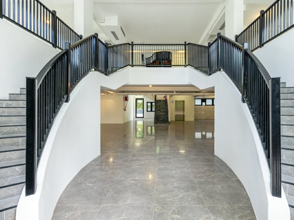 72 Repulse Bay Road