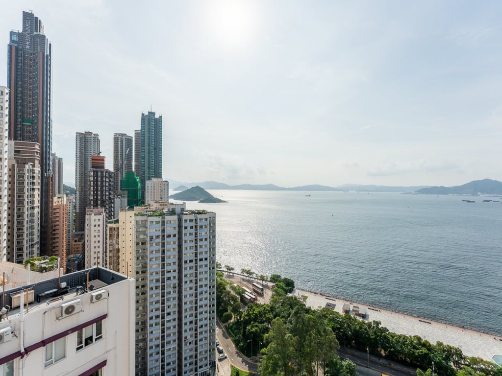 https://img.propertyraptor.com/cdn-cgi/imagedelivery/KD5bF_AFL0JDTbKLWF7z9g/ap8/ap8_001/hornet/prp/img/d501fc5ad18fde5be191b5f85c4c8648-wtm.jpg/public